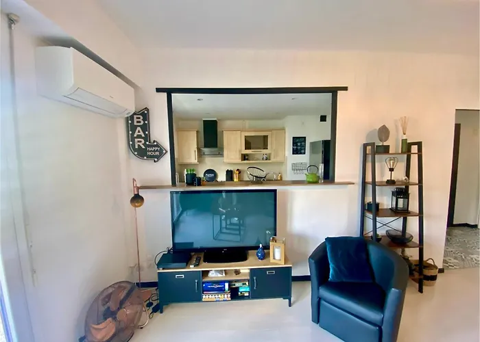 Ouest Caucade- Beautiful 2p, Ac, Clim Apartament